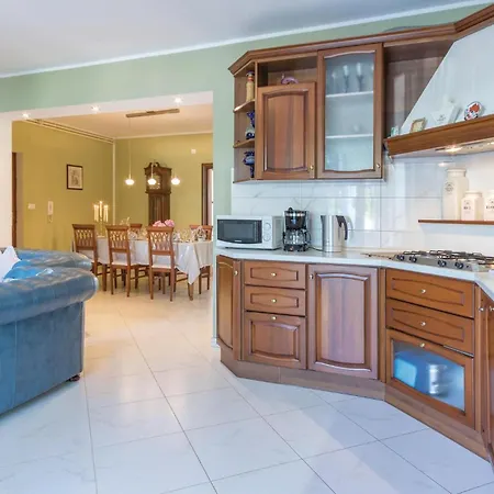 2 Bedroom Cozy In * Pula